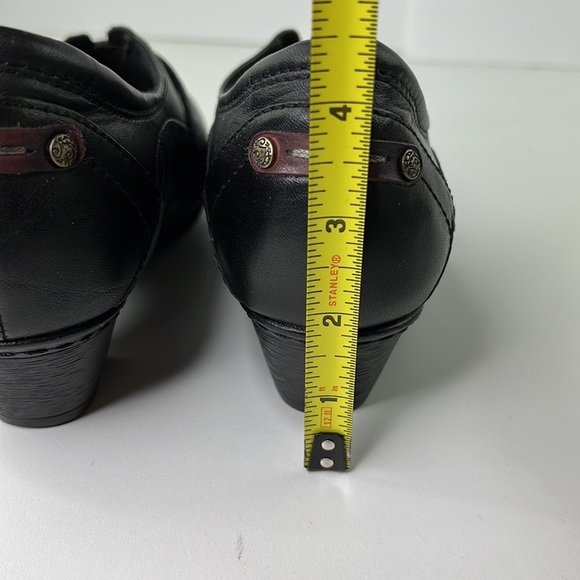 Cobb Hill by New Balance black leather heeled booties - Picture 6 of 11